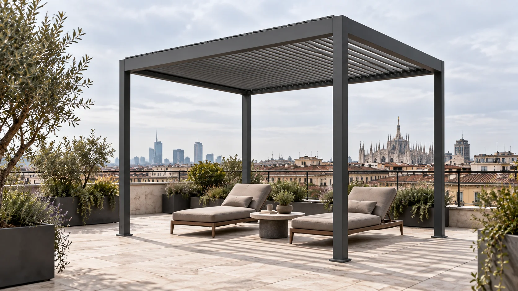 Terrazza urbana con pergola LUMINA antracite e salotto all’aperto